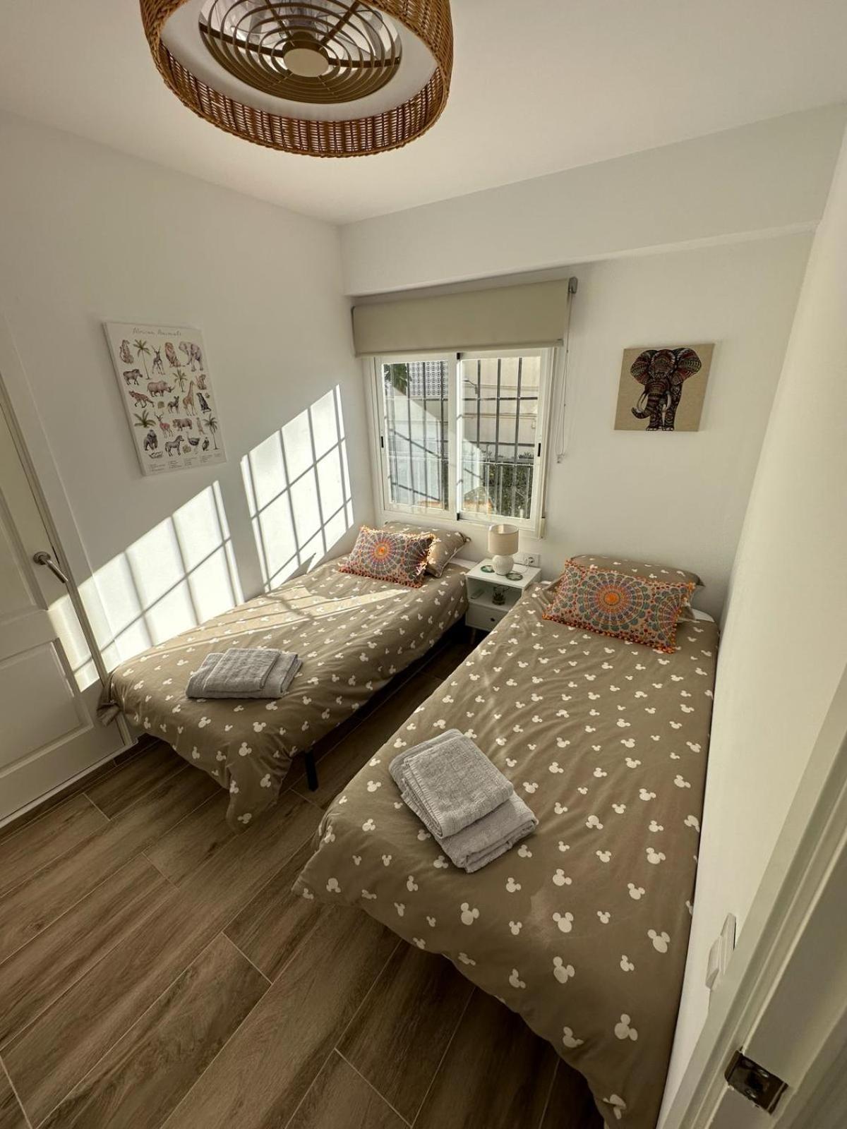 Waterfront 3 Bed Apartment, 90M From The Beach Platja de Larenal エクステリア 写真