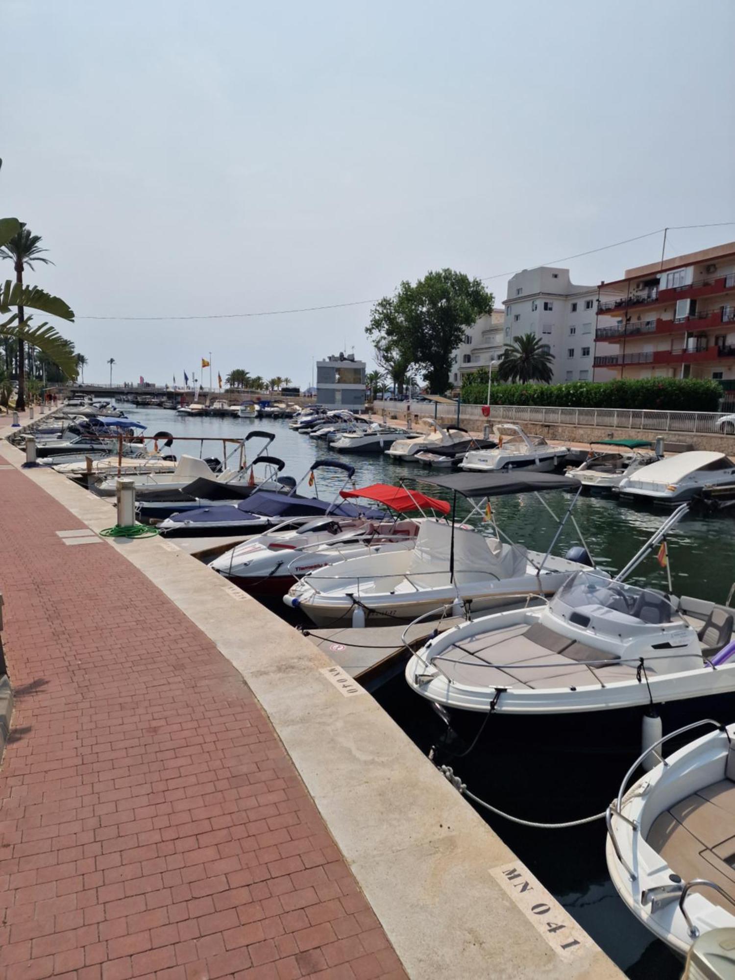 Waterfront 3 Bed Apartment, 90M From The Beach Platja de Larenal エクステリア 写真
