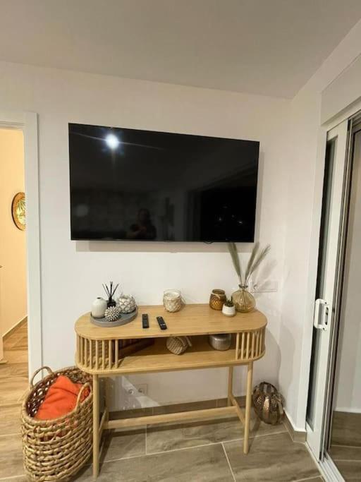 Waterfront 3 Bed Apartment, 90M From The Beach Platja de Larenal エクステリア 写真
